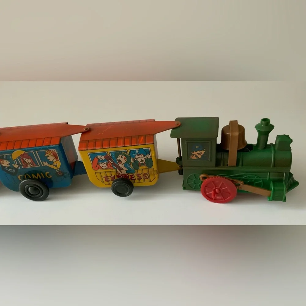Vintage RUSS Wind-Up Tin Train with Green Locomotive and Red Wheels - Picture 3 of 8